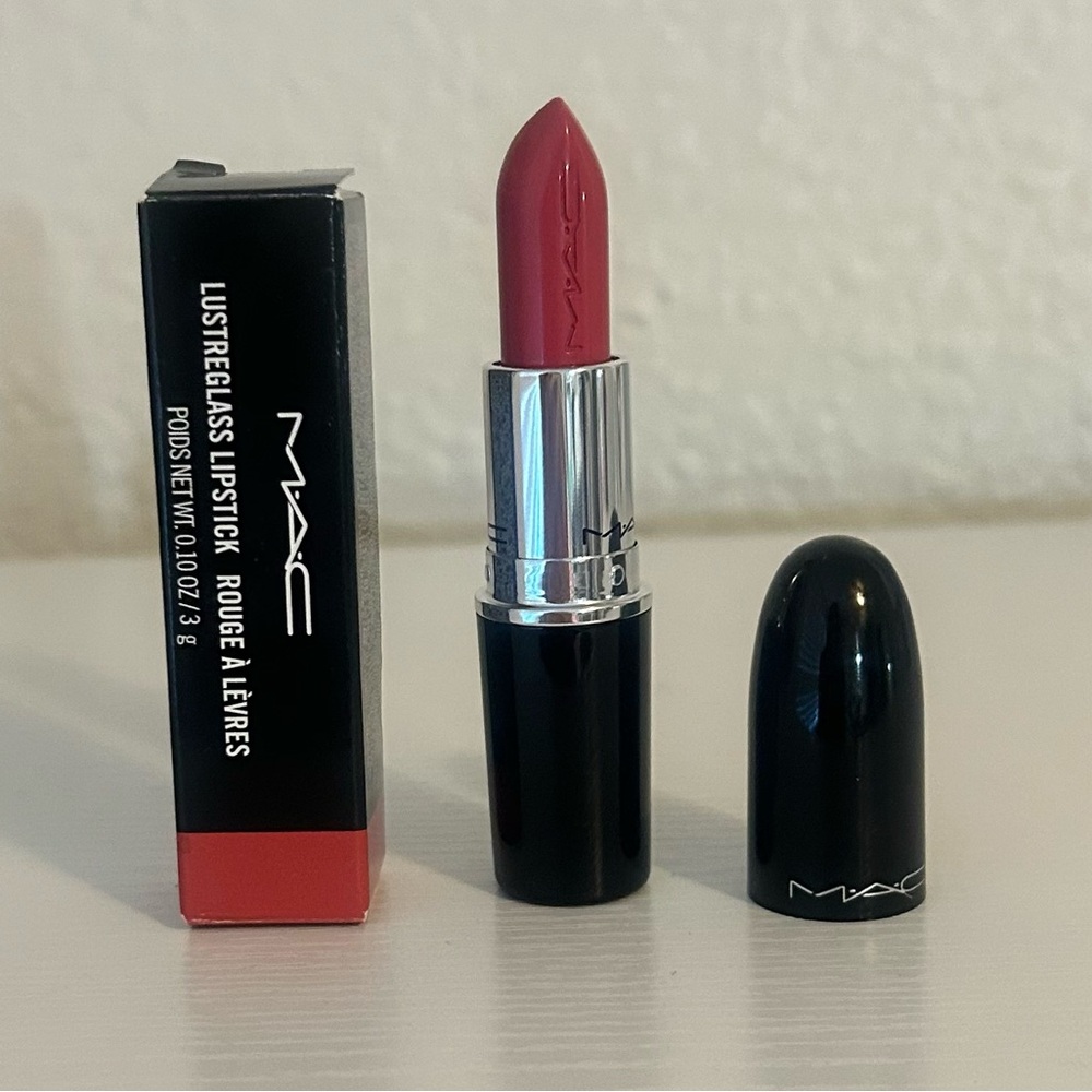 M.A.C Lustreglass Lipstick Frienda- 560 A74